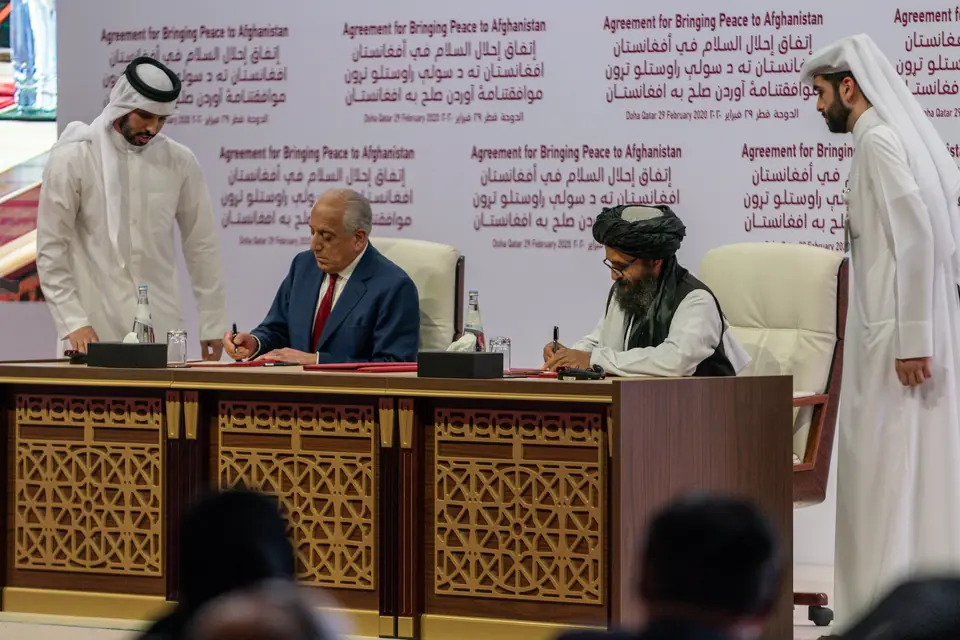 US envoy Zalmay Khalilzad and Taliban representative Abdul Ghani Baradar sign the agreement in Doha, Qatar, 29 February 2020